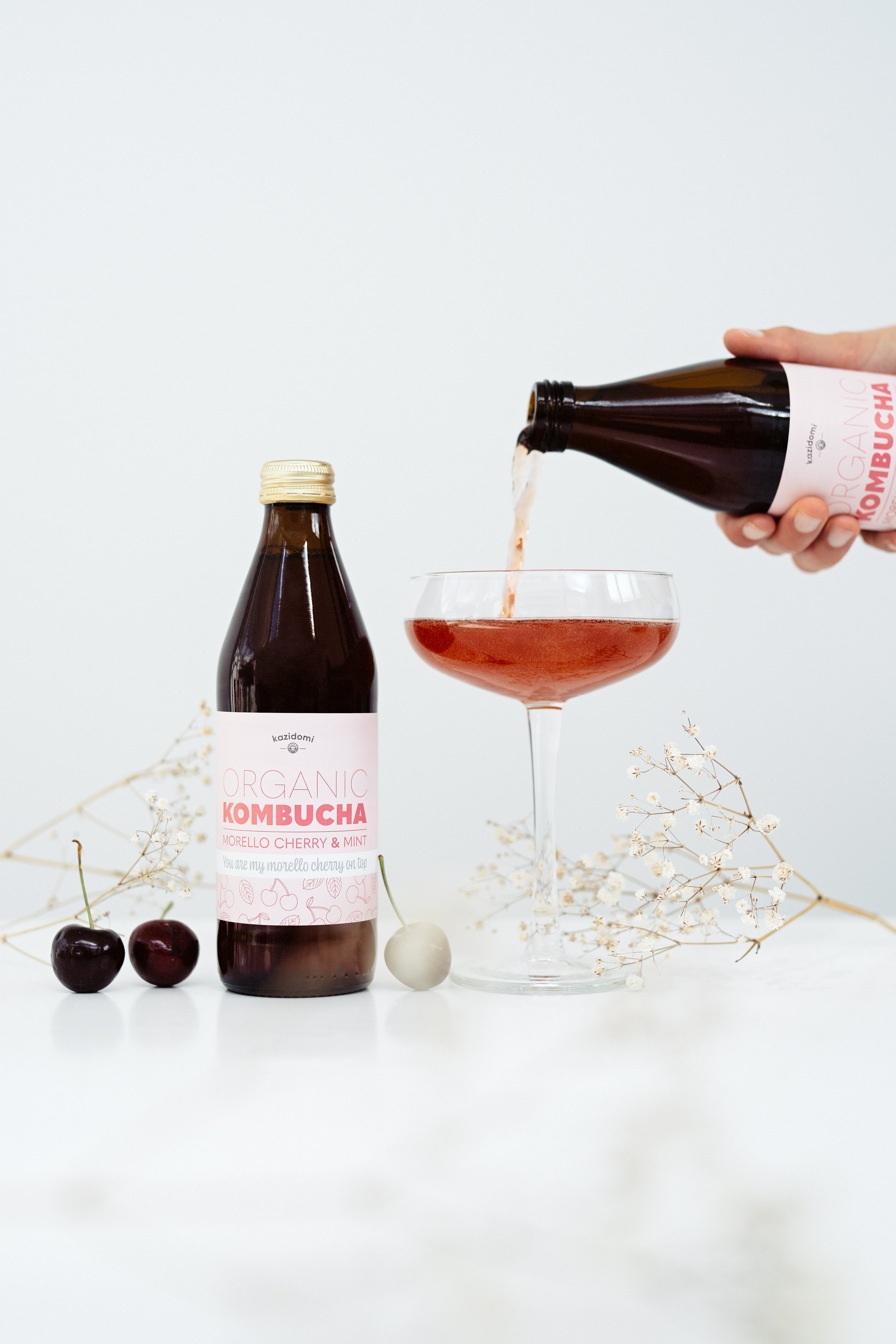 Bio kombucha zure kers-munt mocktail